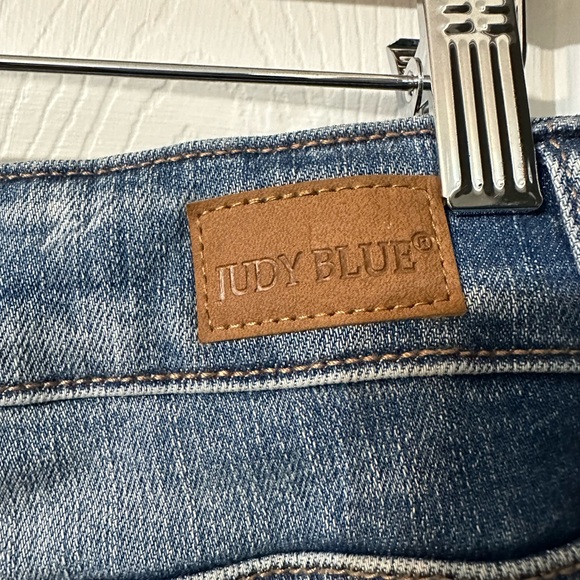 Brand. Judy Blue Boyfriend Fit Jeans - Picture 1 of 6
